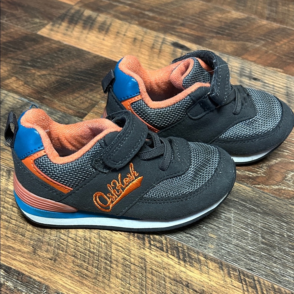 Lot: little Kids Sneakers: size 8c - Picture 3 of 4